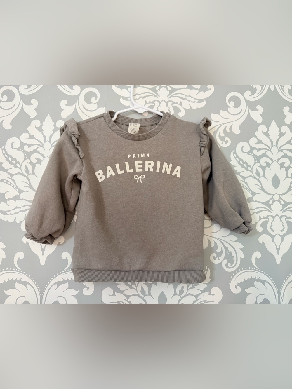 💫10/$25 • H&M Prima Ballerina Ruffle Detail Sweatshirt
